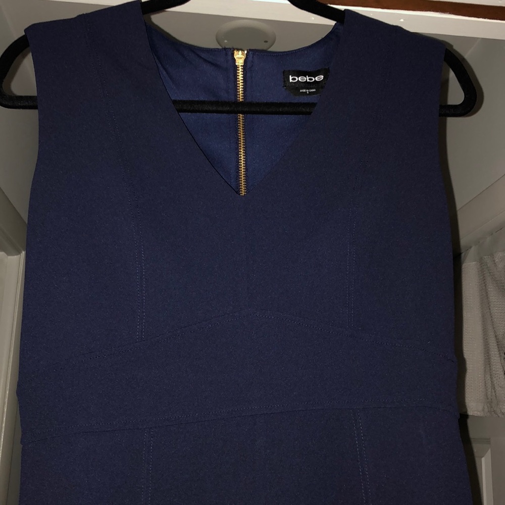 NWT bebe Plunge Neck Seamed Dress - Picture 4 of 8